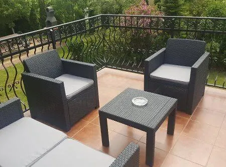 ホームステイ Goscinne Krystyna シャノジェンティ